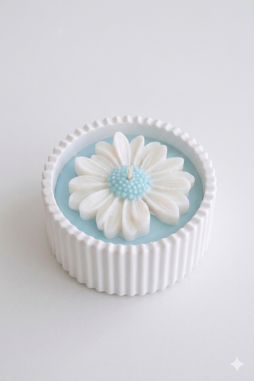 Daisy Bloom Candle - Image 2